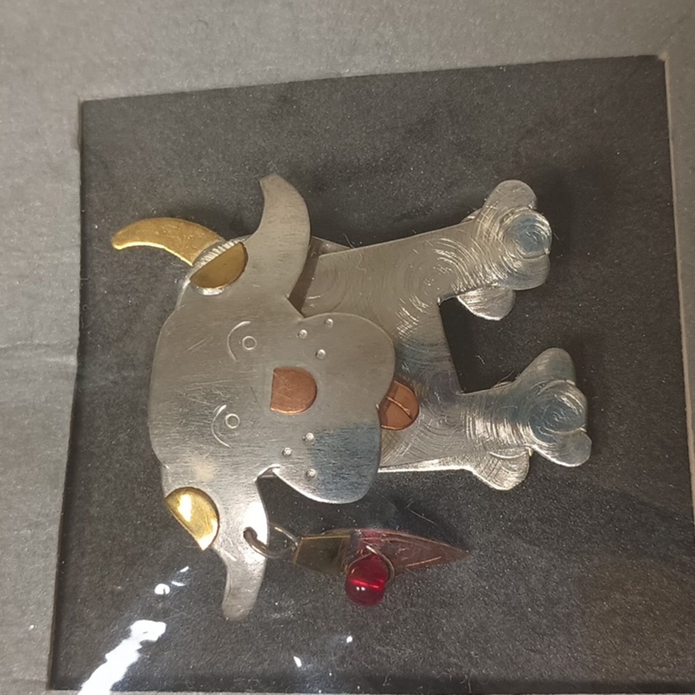 Metal Dog pin with moving parts